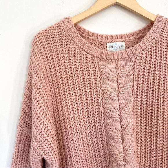 SOLD Francesca’s Blush Crop Cable Knit Sweater - Picture 4 of 8